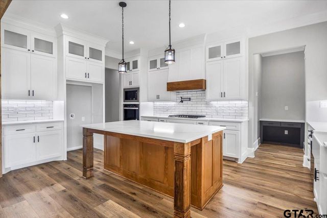 14848 Woodland Creek Dr., Tyler, TX 75706