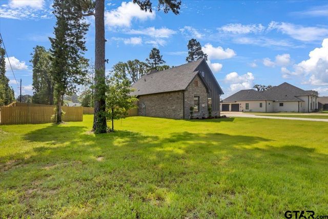 14848 Woodland Creek Dr., Tyler, TX 75706