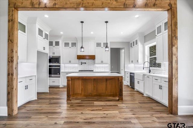 14848 Woodland Creek Dr., Tyler, TX 75706