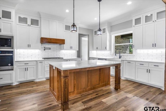 14848 Woodland Creek Dr., Tyler, TX 75706