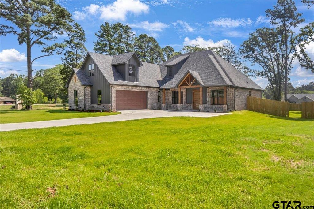 14848 Woodland Creek Dr., Tyler, TX 75706