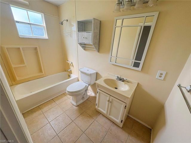 8168 Albatross RD, Fort Myers, FL 33967