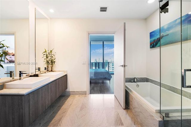 801 S Miami Ave 5206, Miami, FL 33130