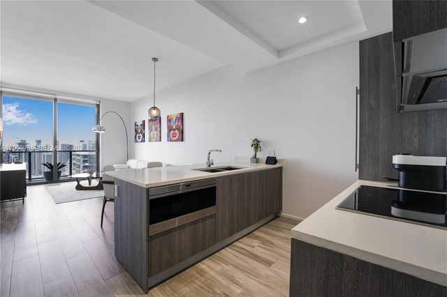 801 S Miami Ave 5206, Miami, FL 33130