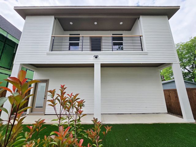 404 Pecan Drive, Dallas, TX 75203