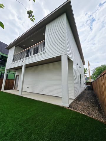 404 Pecan Drive, Dallas, TX 75203