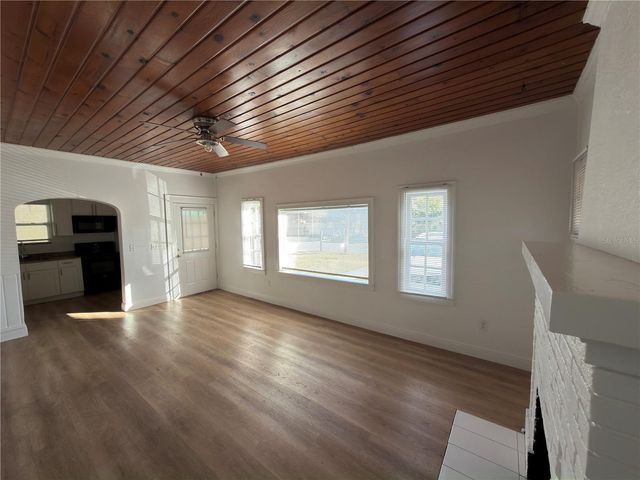 403 SE AVENUE J SE, Winter Haven, FL 33880