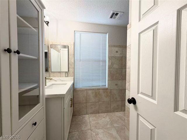 8469 Cavaricci Avenue, Las Vegas, NV 89129