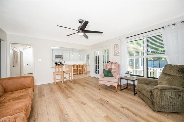635 Foxgate Quarter DR, Chesapeake, VA 23322