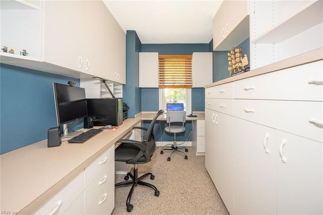 635 Foxgate Quarter DR, Chesapeake, VA 23322