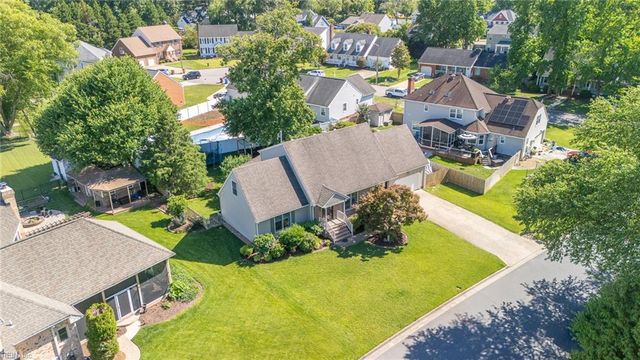 635 Foxgate Quarter DR, Chesapeake, VA 23322