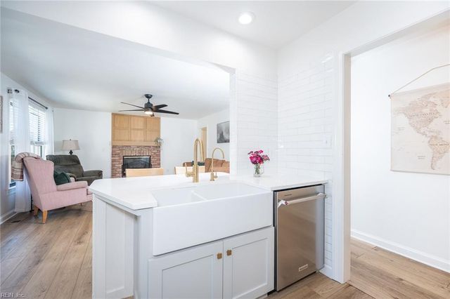 635 Foxgate Quarter DR, Chesapeake, VA 23322