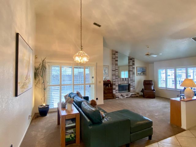 7505 Vixen Ct, Hughson, CA 95326