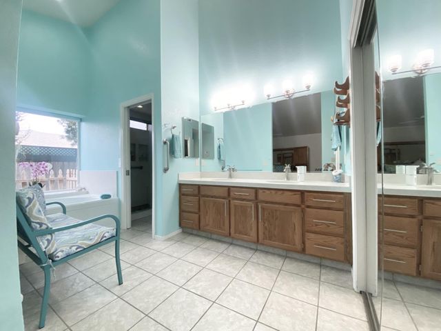 7505 Vixen Ct, Hughson, CA 95326