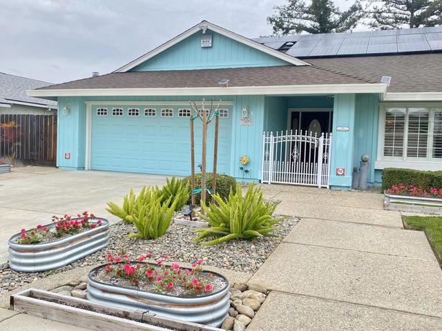 7505 Vixen Ct, Hughson, CA 95326