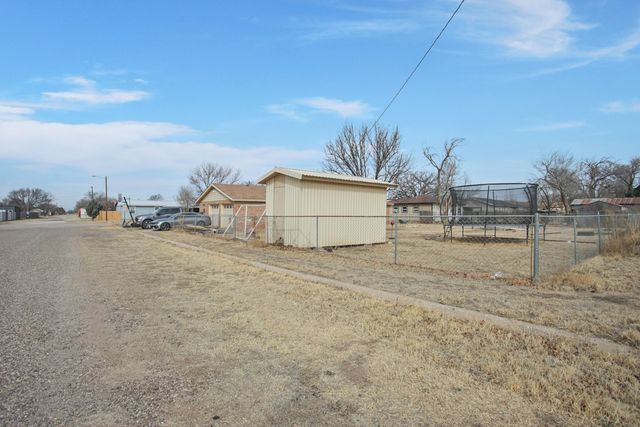 602 Duggan Avenue, Anton, TX 79313