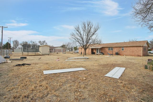 602 Duggan Avenue, Anton, TX 79313