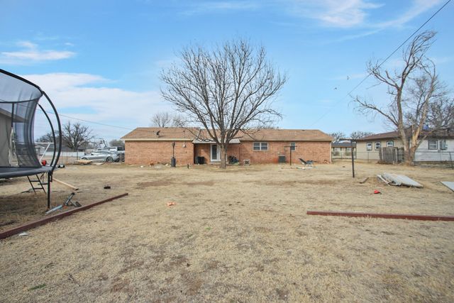 602 Duggan Avenue, Anton, TX 79313