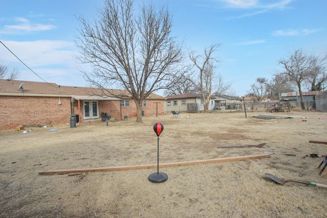 602 Duggan Avenue, Anton, TX 79313