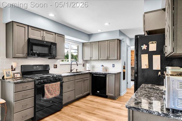 32829 Middleboro Street, Livonia, MI 48154