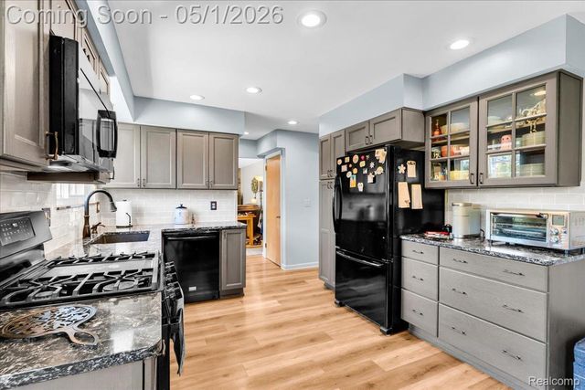 32829 Middleboro Street, Livonia, MI 48154