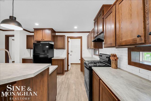 2060 Washington Street, Algonac, MI 48001