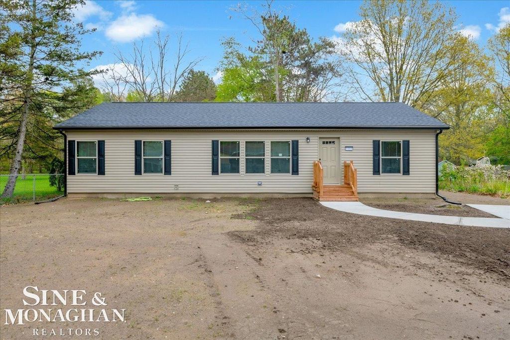 2060 Washington Street, Algonac, MI 48001