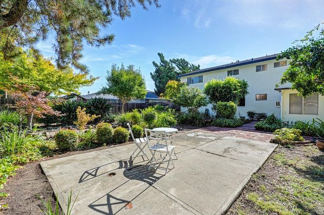 6618 Trudy Way, Sacramento, CA 95831