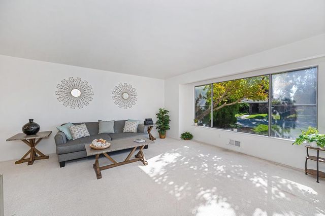 6618 Trudy Way, Sacramento, CA 95831