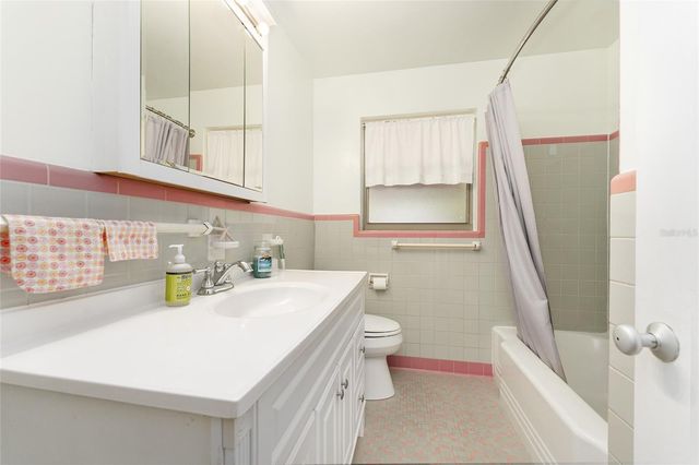 2214 NE 7TH TERRACE, Gainesville, FL 32609