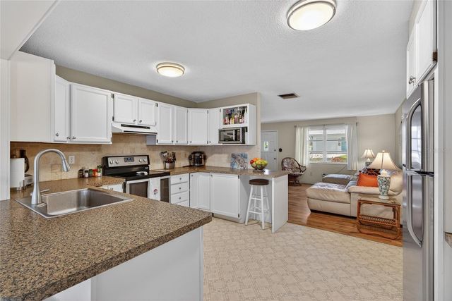 9238 140TH LANE, Seminole, FL 33776