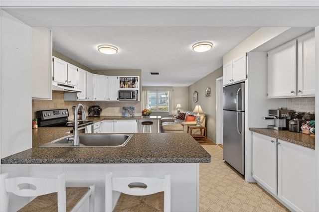 9238 140TH LANE, Seminole, FL 33776