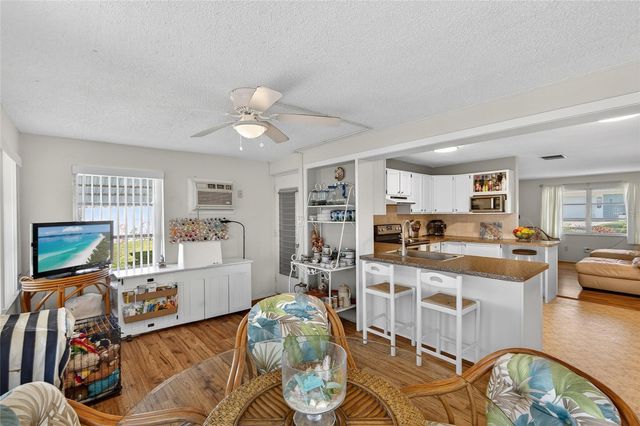 9238 140TH LANE, Seminole, FL 33776