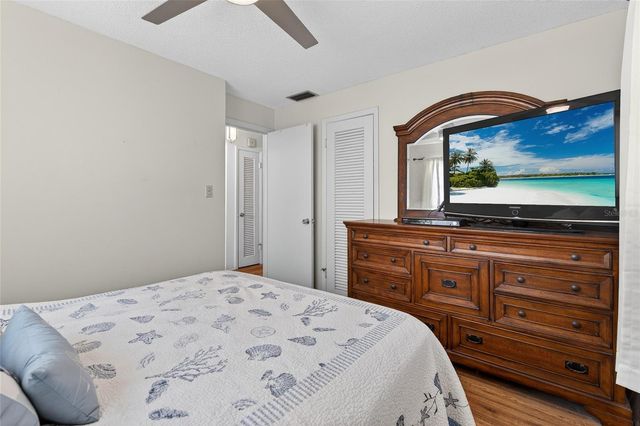 9238 140TH LANE, Seminole, FL 33776