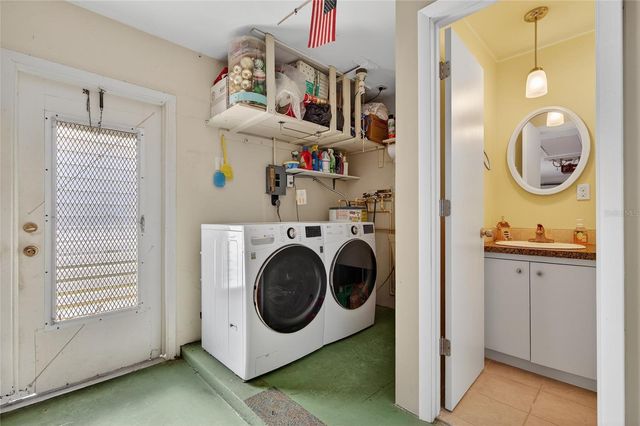 9238 140TH LANE, Seminole, FL 33776