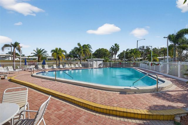 9238 140TH LANE, Seminole, FL 33776