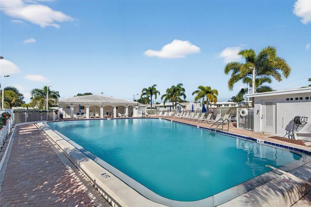 9238 140TH LANE, Seminole, FL 33776