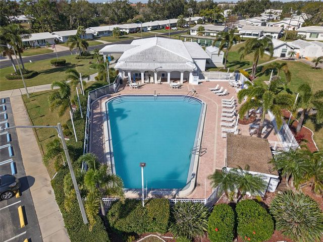 9238 140TH LANE, Seminole, FL 33776