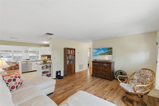 9238 140TH LANE, Seminole, FL 33776