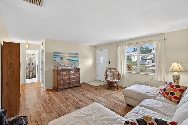 9238 140TH LANE, Seminole, FL 33776