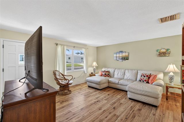 9238 140TH LANE, Seminole, FL 33776