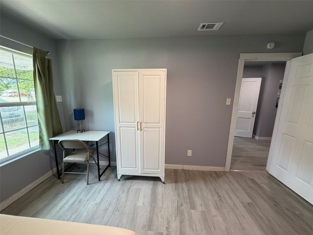 714 SW Dallas Street, Grand Prairie, TX 75051