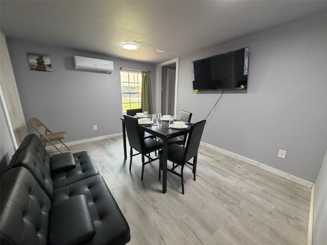 714 SW Dallas Street, Grand Prairie, TX 75051