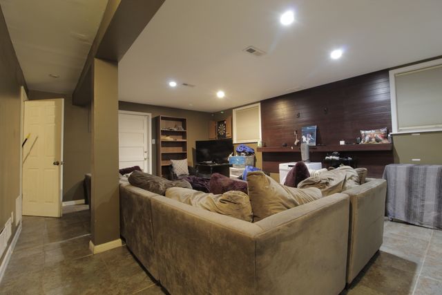 18157 Rockwell Avenue, Homewood, IL 60430