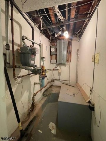 332 Lafayette St, Newark City, NJ 07105