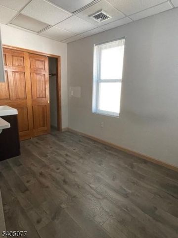 332 Lafayette St, Newark City, NJ 07105