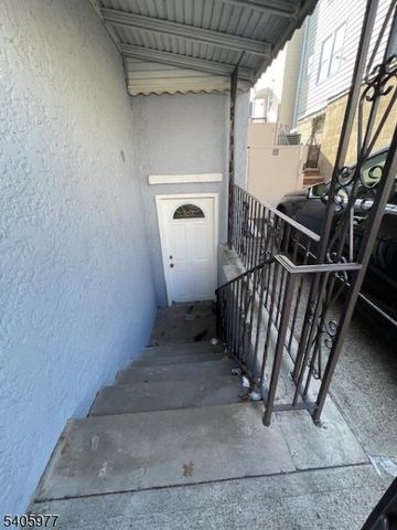 332 Lafayette St, Newark City, NJ 07105