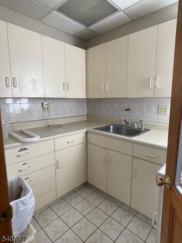 332 Lafayette St, Newark City, NJ 07105