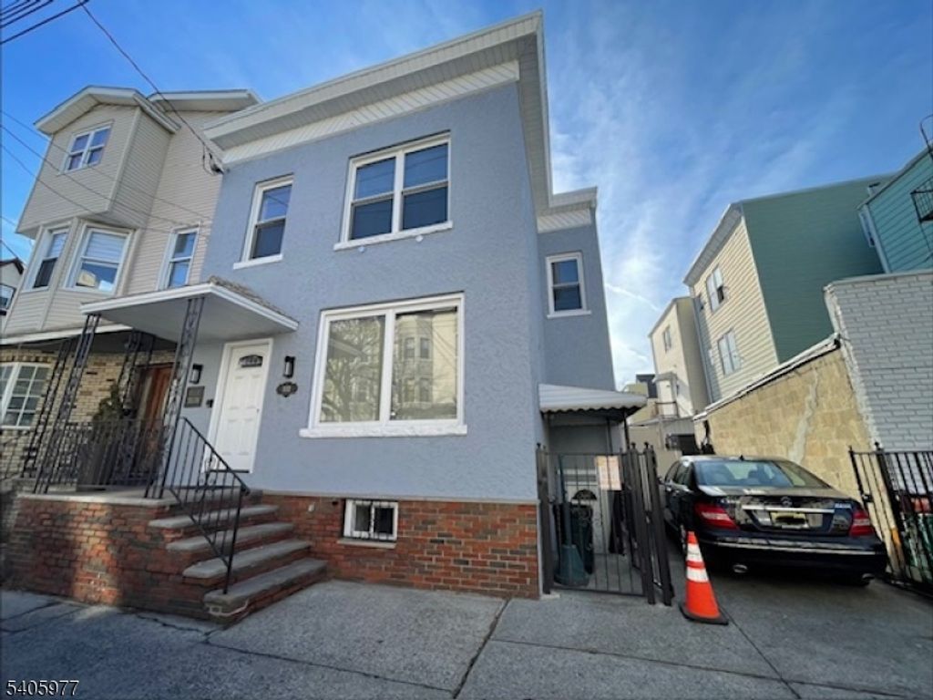 332 Lafayette St, Newark City, NJ 07105