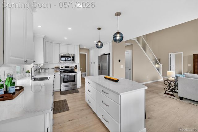 6153 Rosewood Parkway, White Lake Charter Township, MI 48383